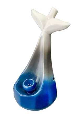 Imagine a dolphin plunging back into the sea after having leapt into the air... There you have this fabulous dolphin pipe.