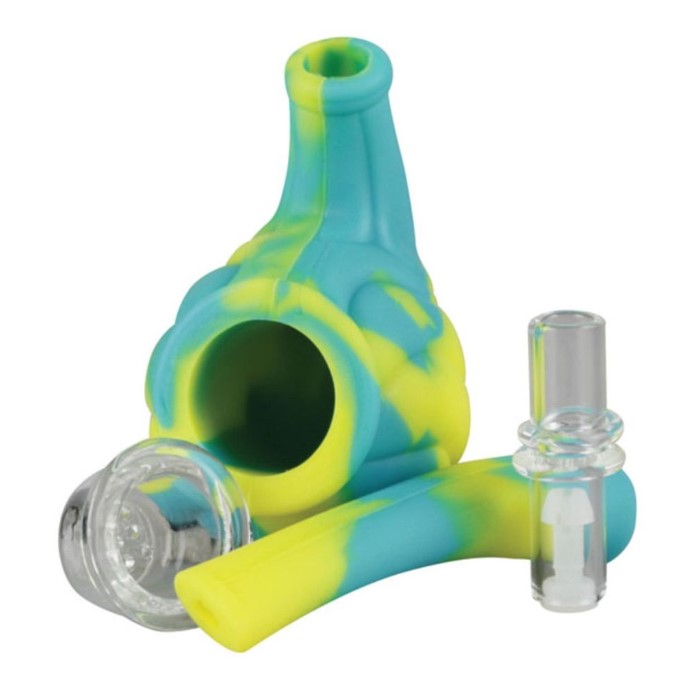 Not many silicone pipe can be disassembled, but this one sure can. Glass bowl and glass joint piece... classic!
